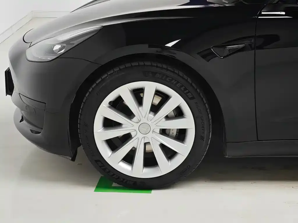 Tesla Model 3 — фото 3