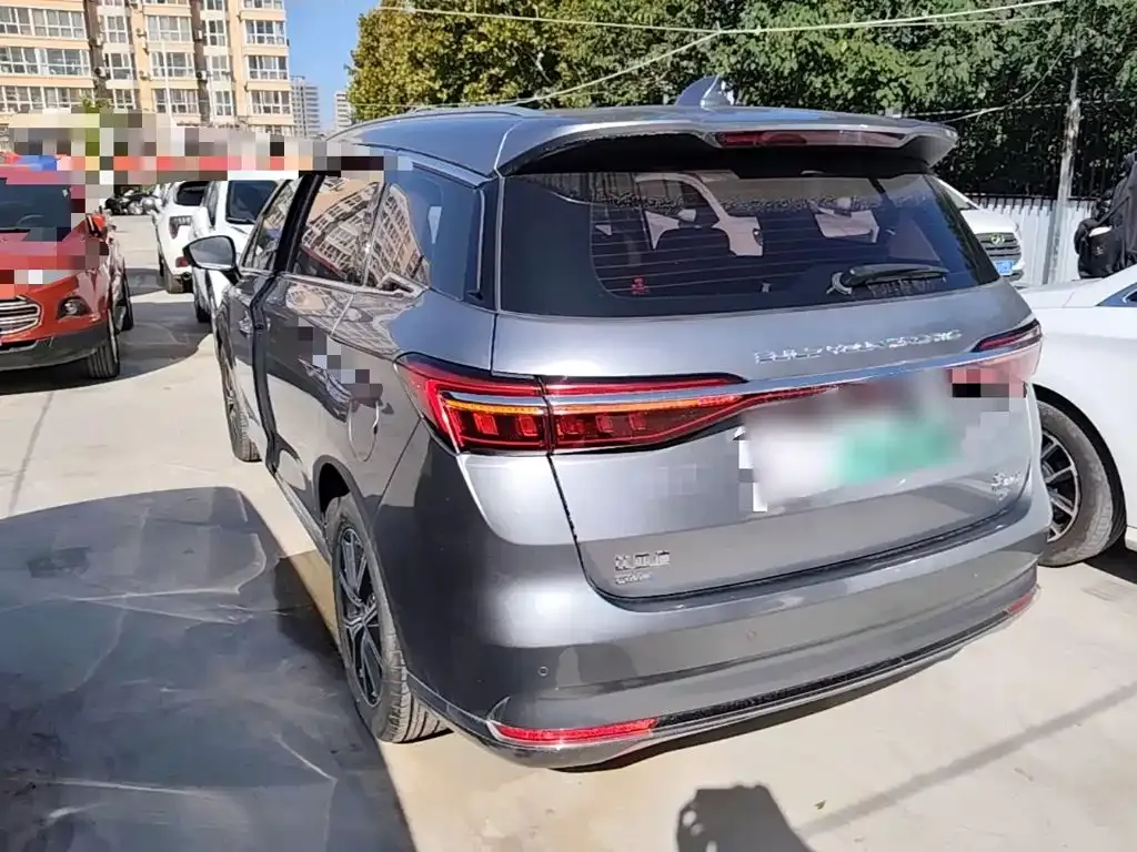 BYD MAX New Energy — фото 8