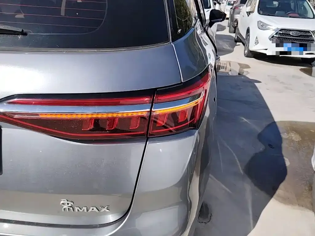 BYD MAX New Energy — фото 7