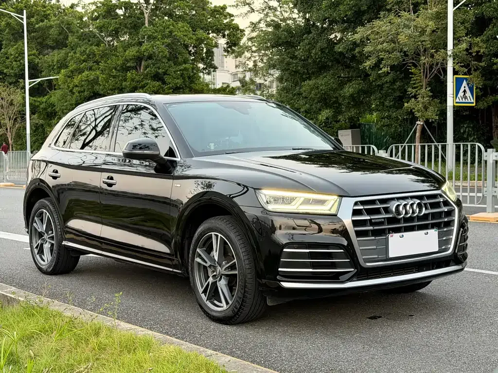 Audi Q5L — фото 9