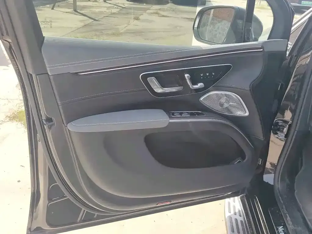 Mercedes-Benz EQS SUV — фото 9