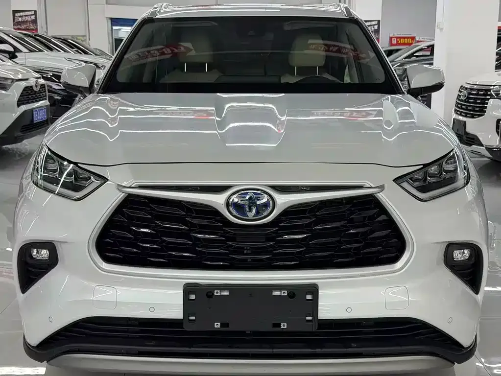 Toyota Highlander — фото 1