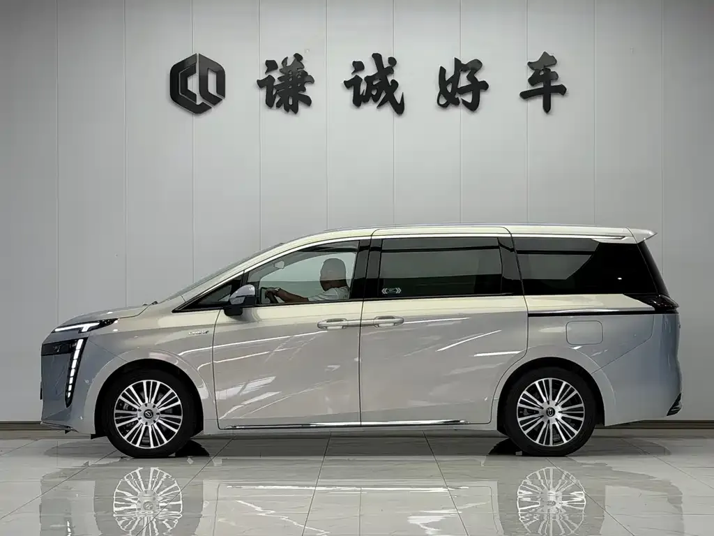 GAC Motor Trumpchi E8 PHEV — фото 7