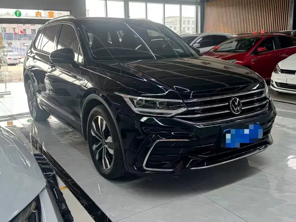 Volkswagen Tiguan L — фото 7