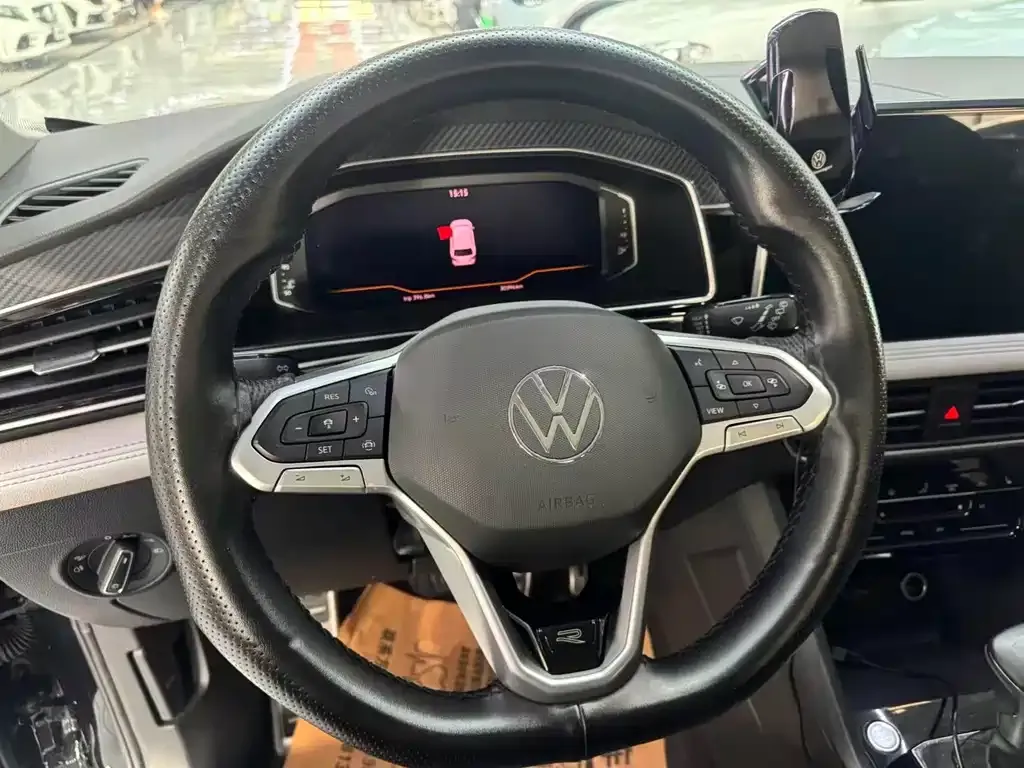 Volkswagen Tiguan L — фото 9