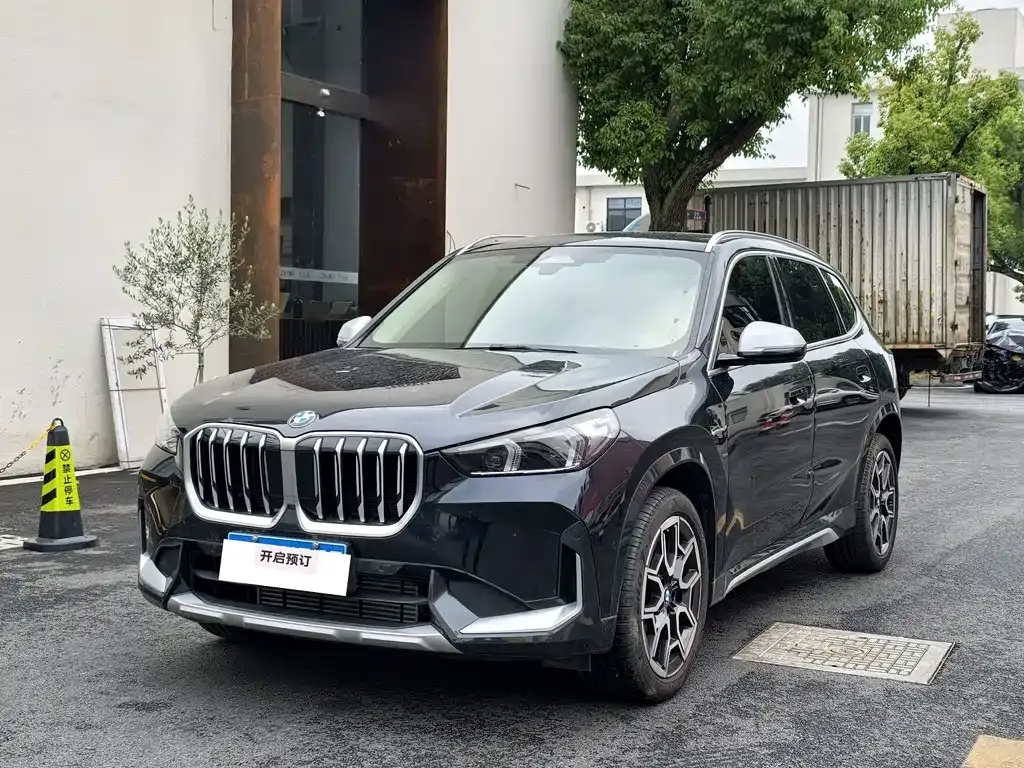 BMW X1 — фото 1