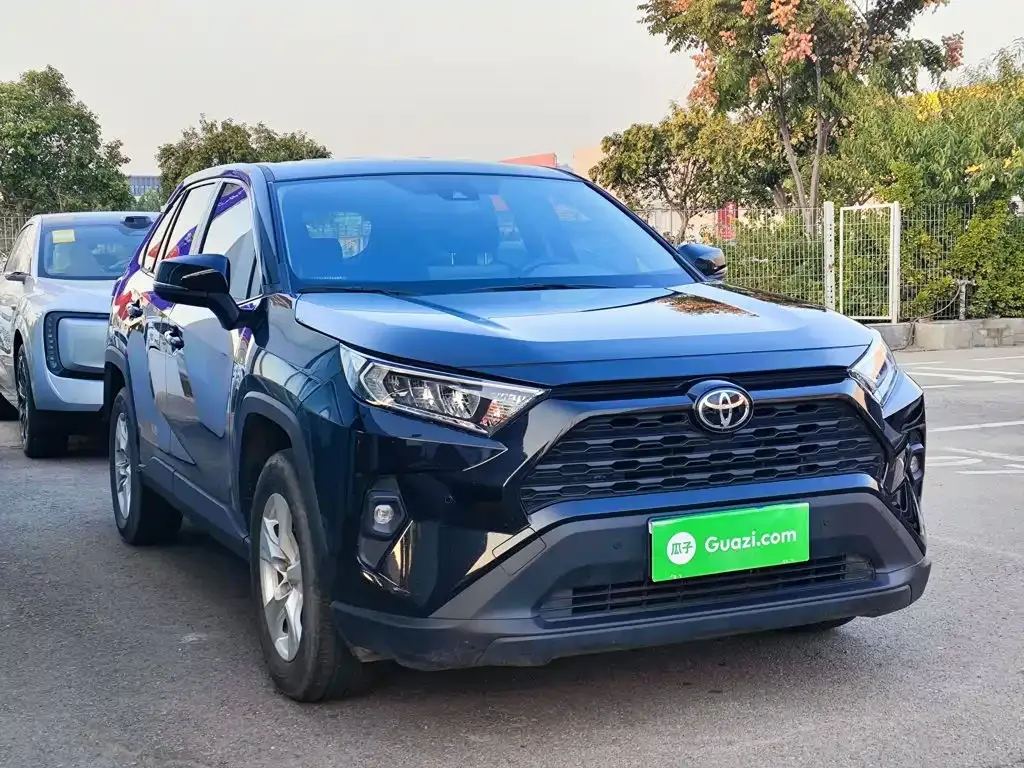 Toyota RAV4 — фото 9