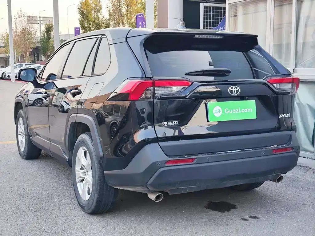 Toyota RAV4 — фото 2