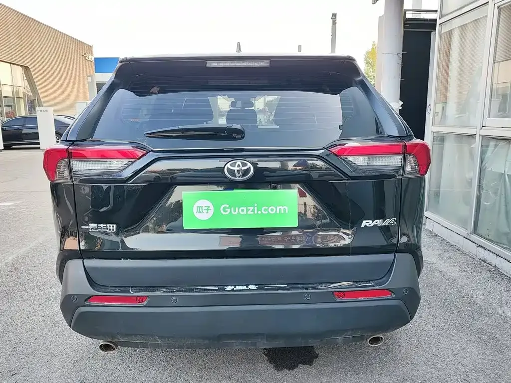 Toyota RAV4 — фото 10
