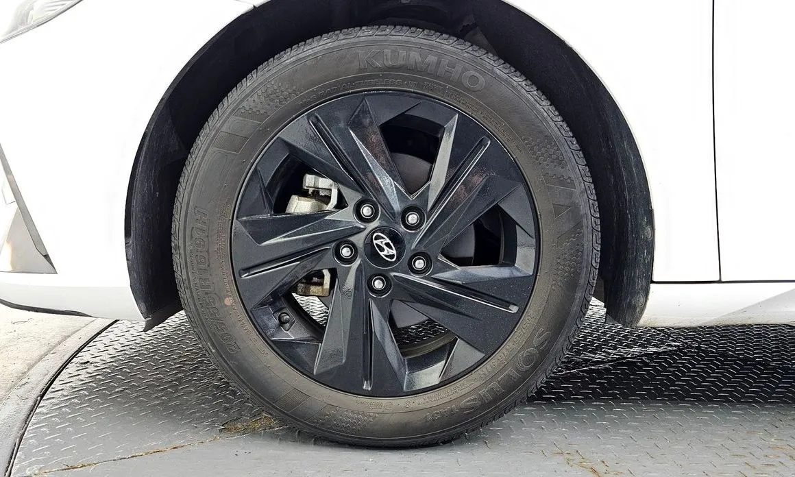 Hyundai AVANTE — фото 3