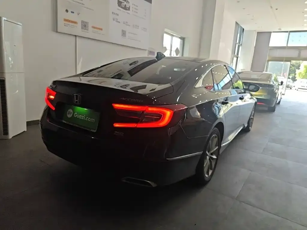 Honda Accord — фото 10