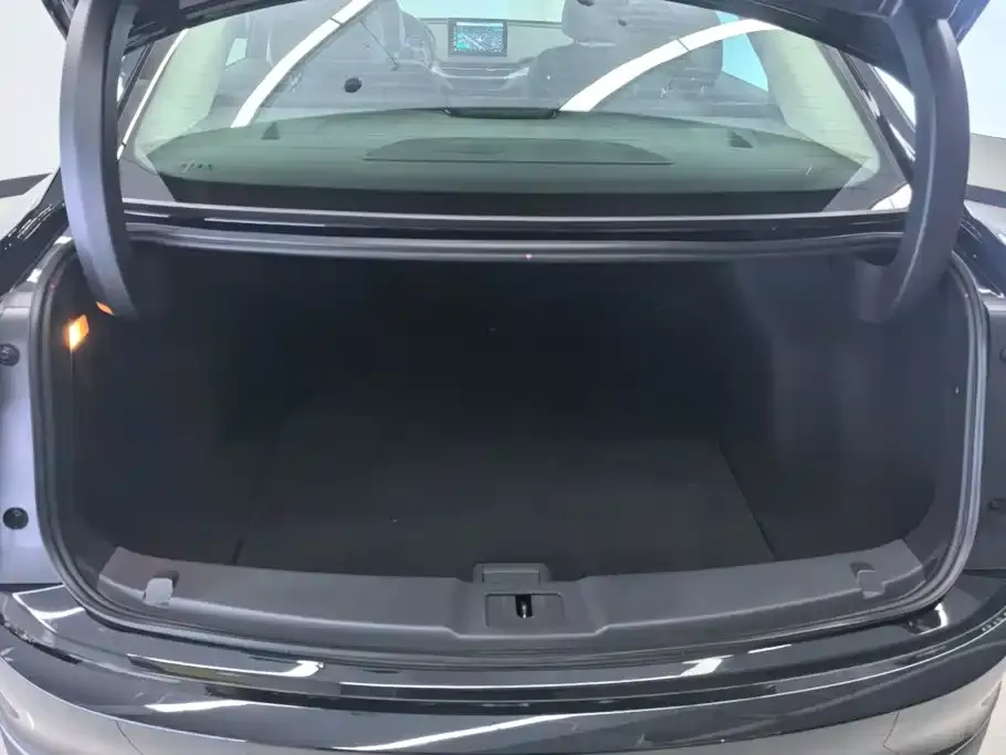 Hongqi E-QM5 — фото 3