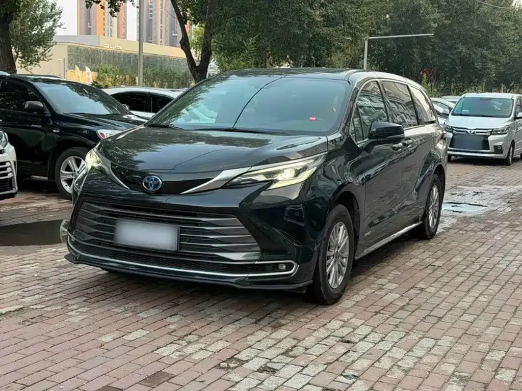 Toyota Sienna — фото 10