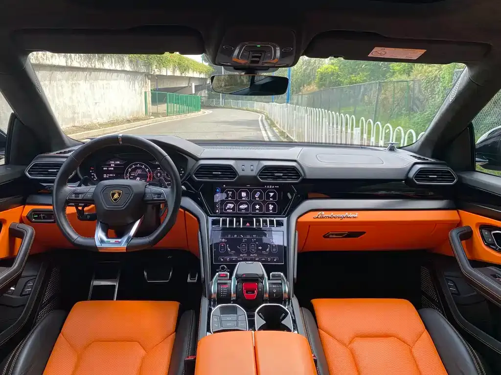 Lamborghini Urus — фото 3