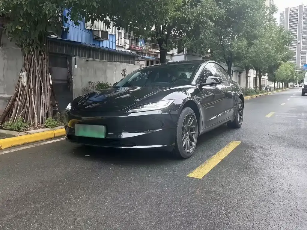 Tesla Model 3 — фото 1
