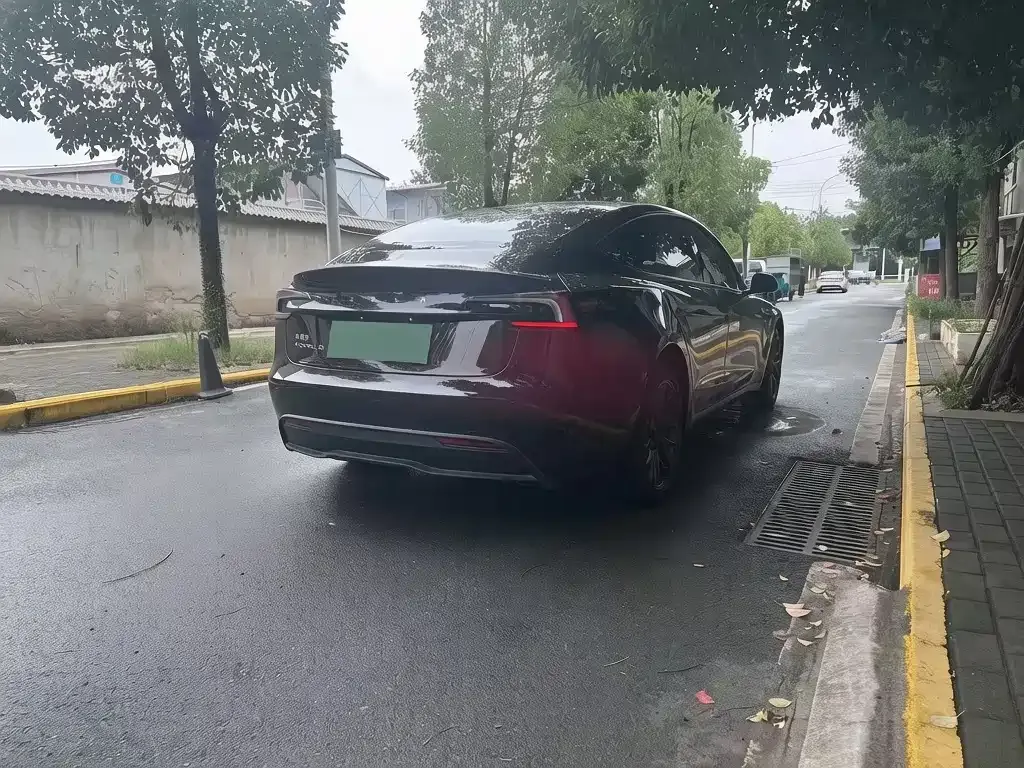 Tesla Model 3 — фото 10