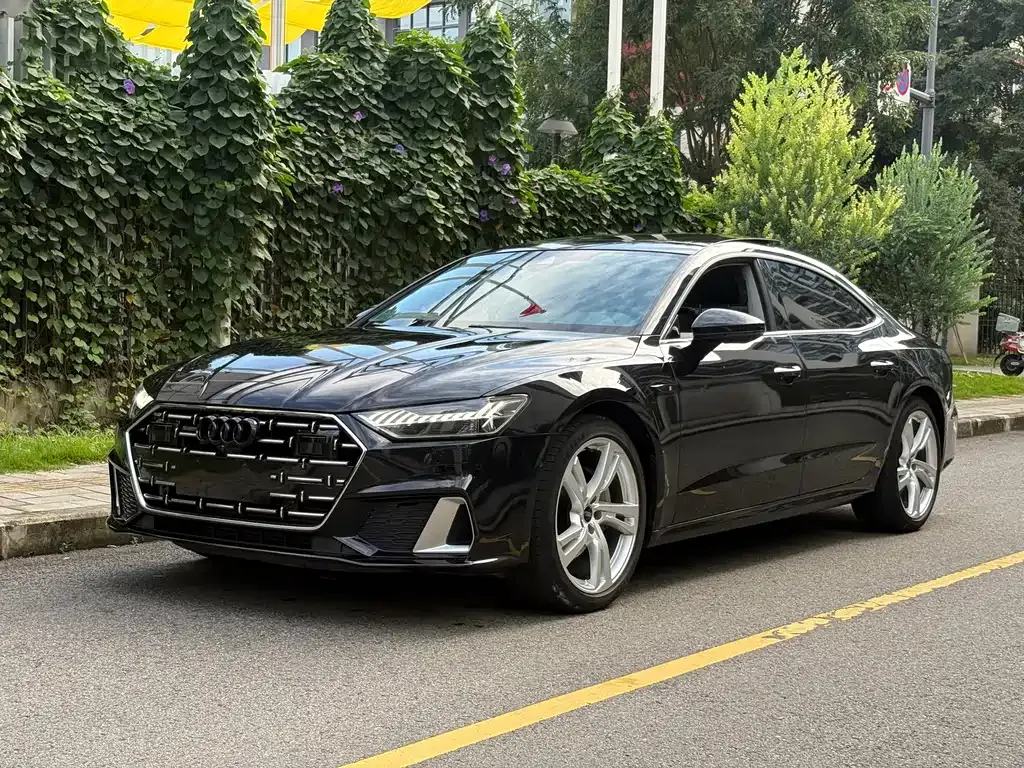Audi A7L — фото 1