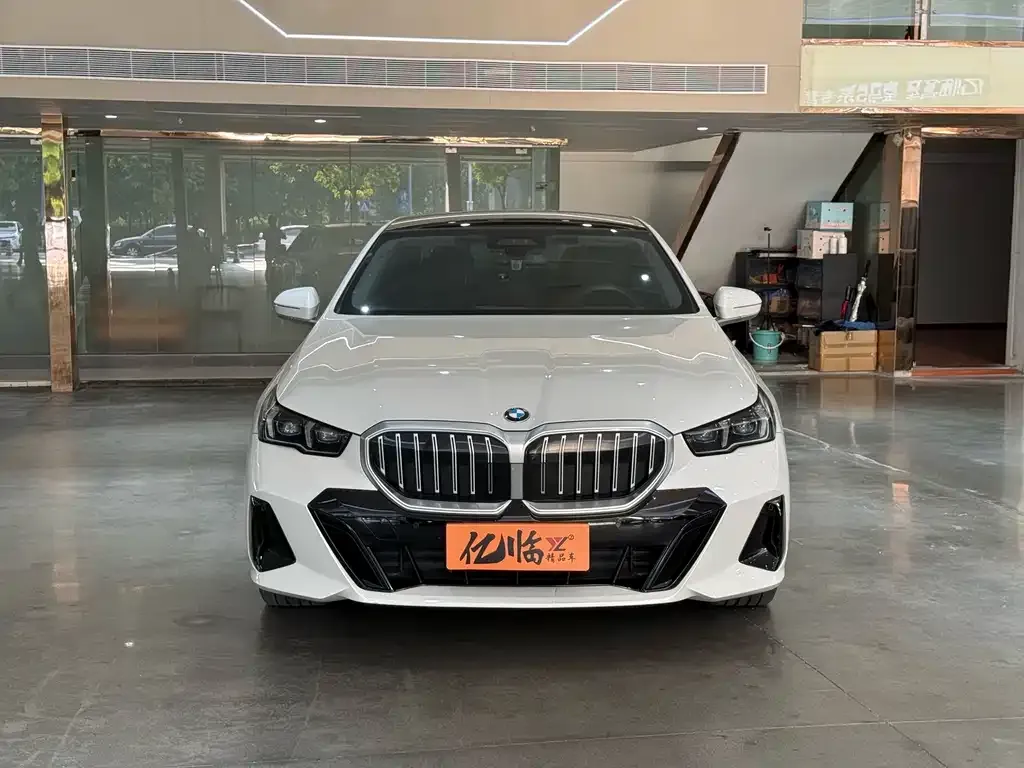 BMW 5 Series — фото 2