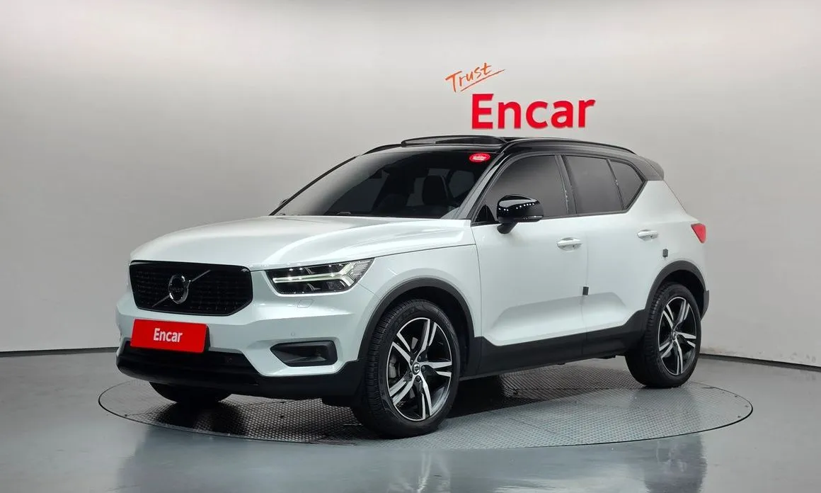 Volvo XC40 — фото 1