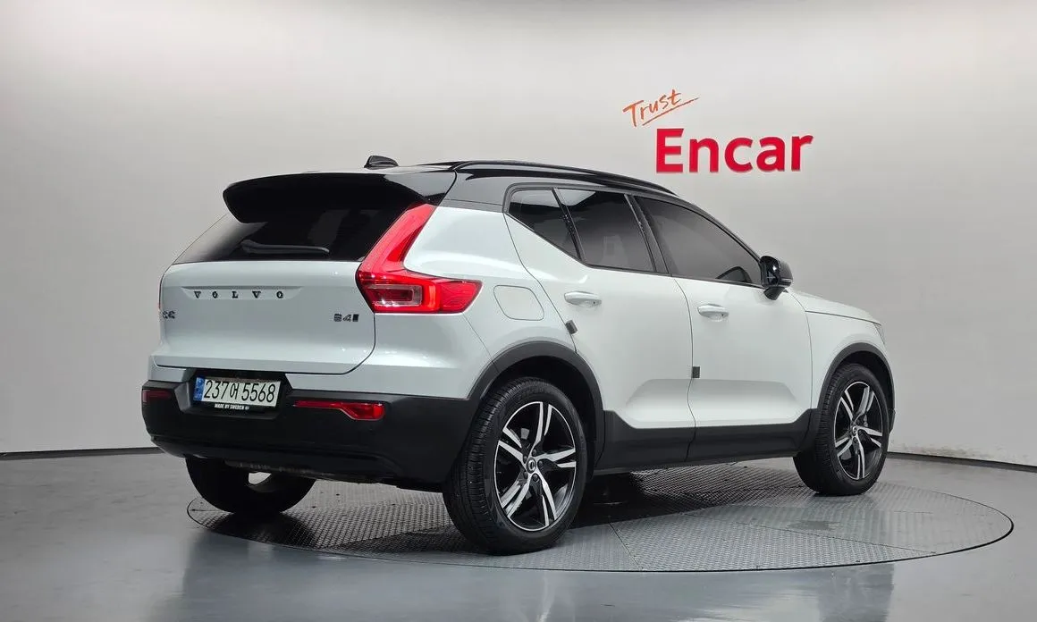 Volvo XC40 — фото 6