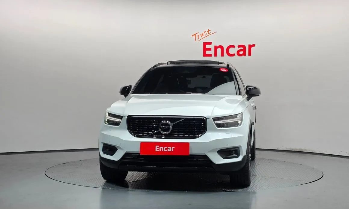 Volvo XC40 — фото 5