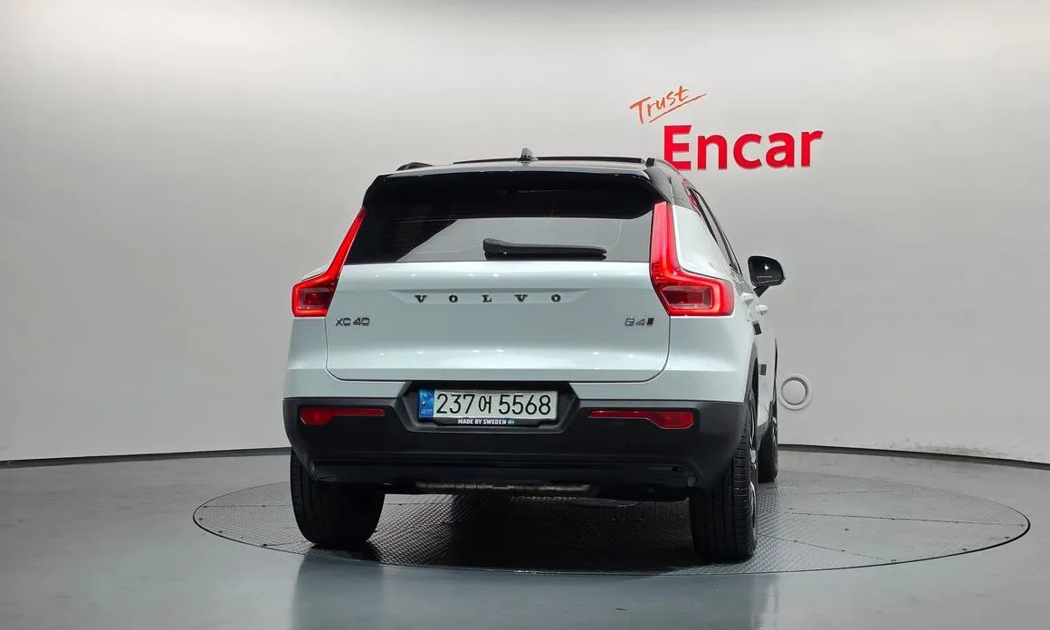 Volvo XC40 — фото 4