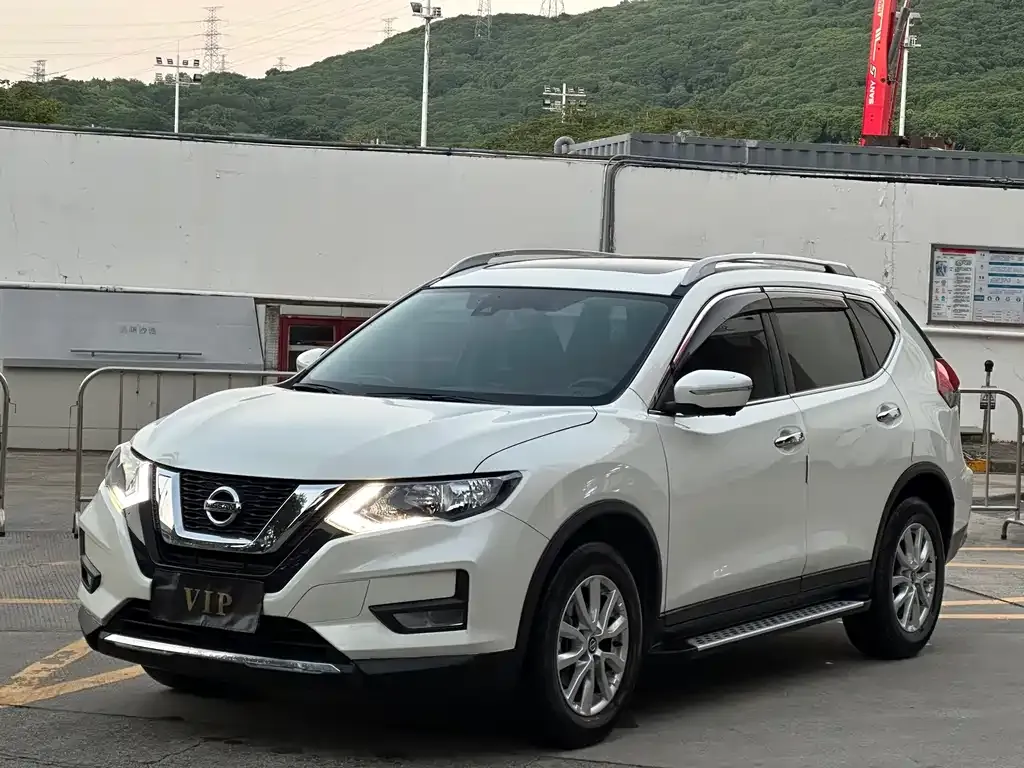Nissan X-Trail — фото 1