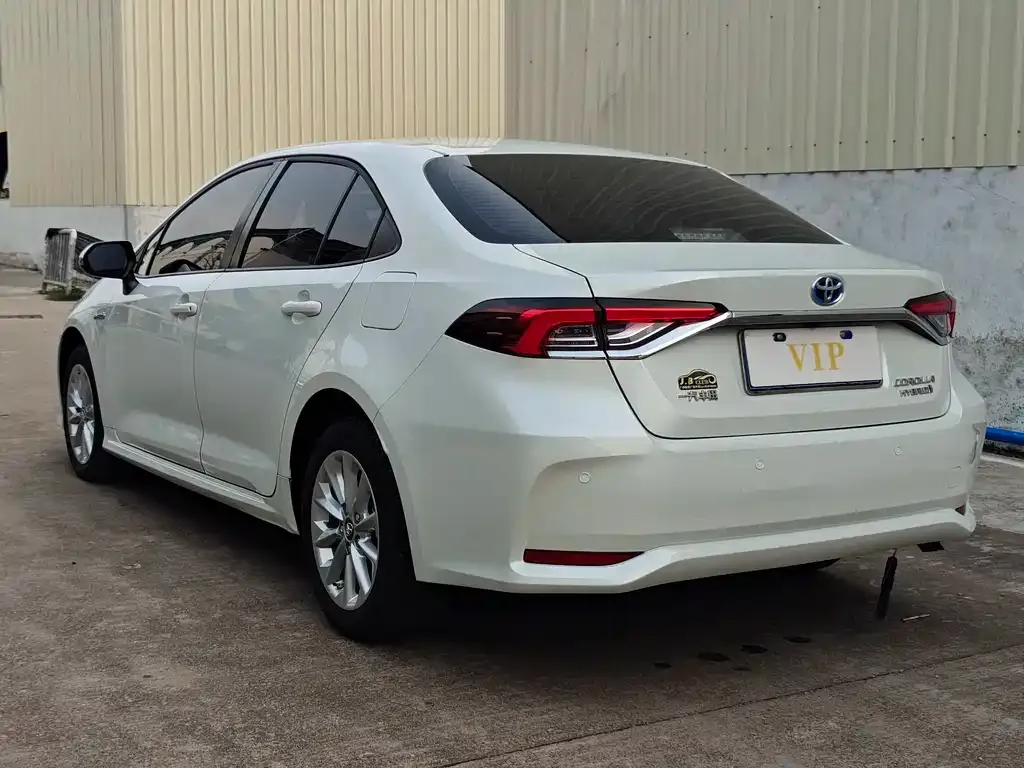 Toyota Corolla — фото 3