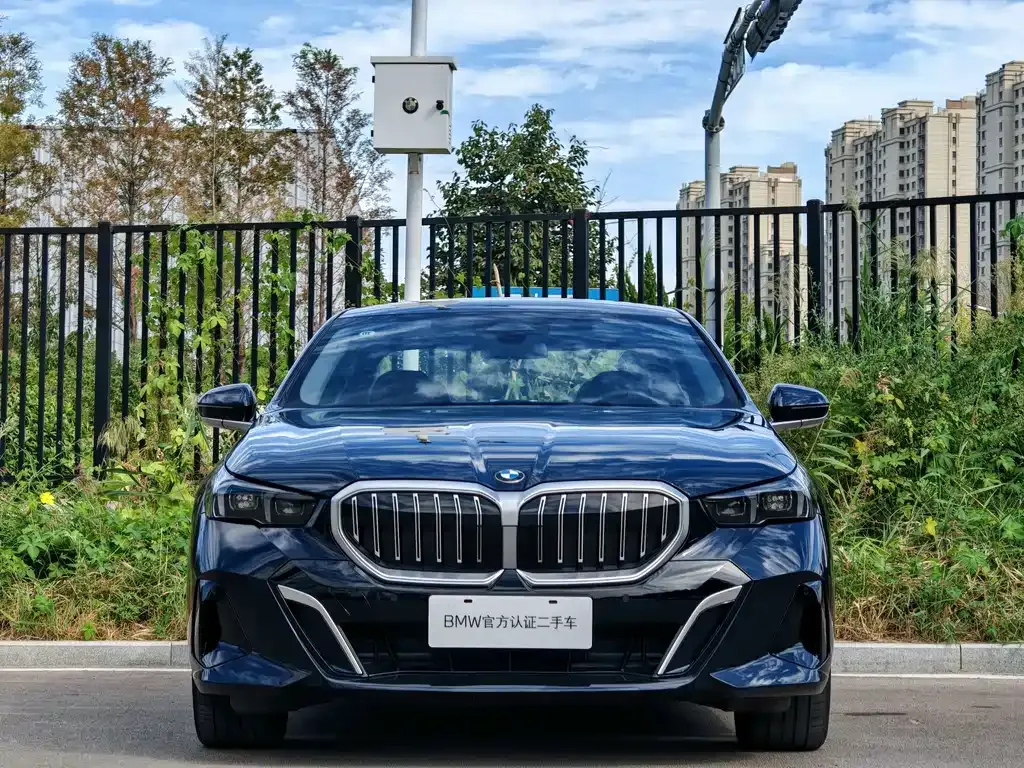 BMW 5 Series — фото 6