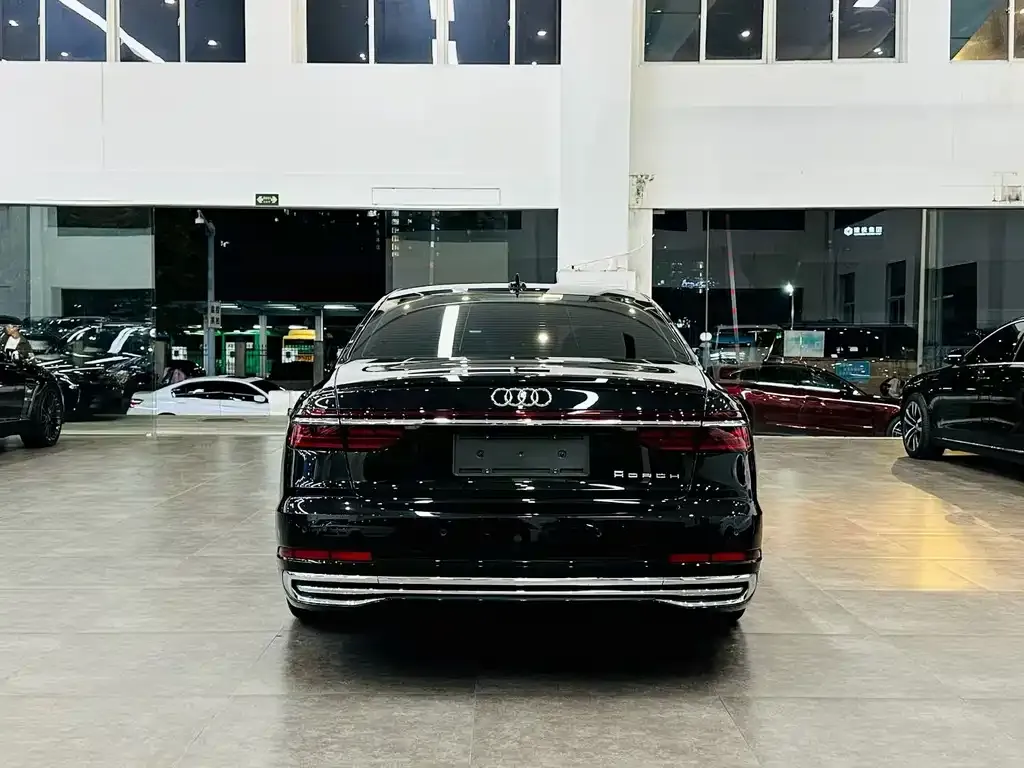Audi A8 — фото 5