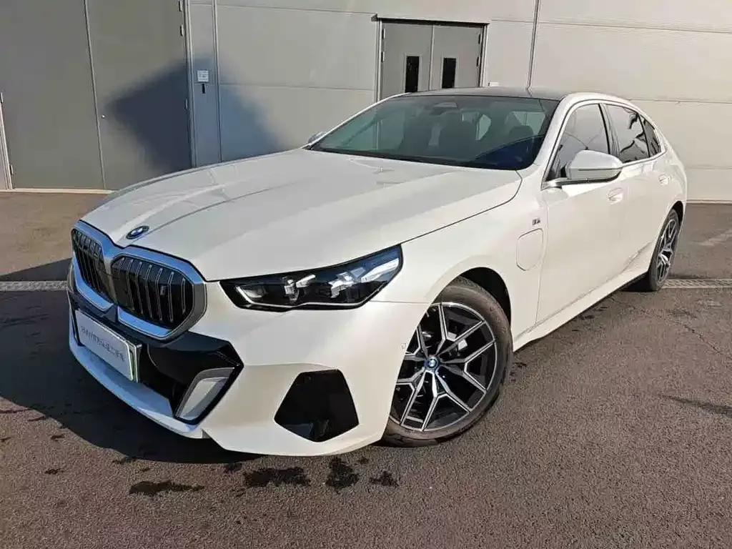 BMW i5 — фото 1