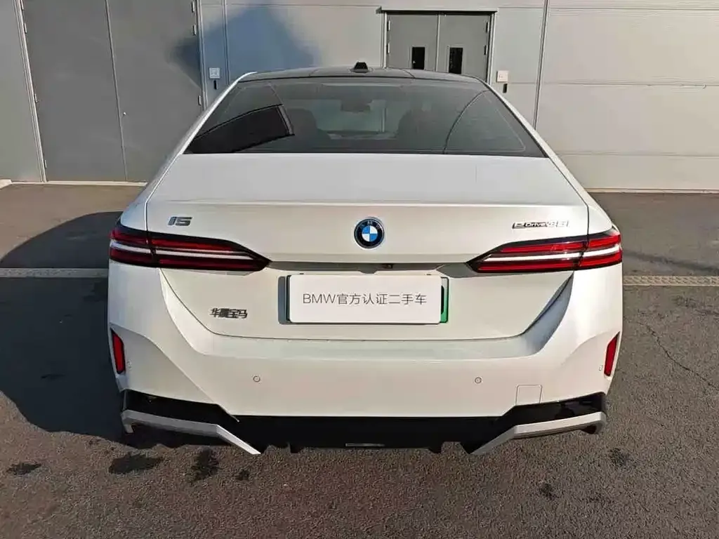 BMW i5 — фото 2