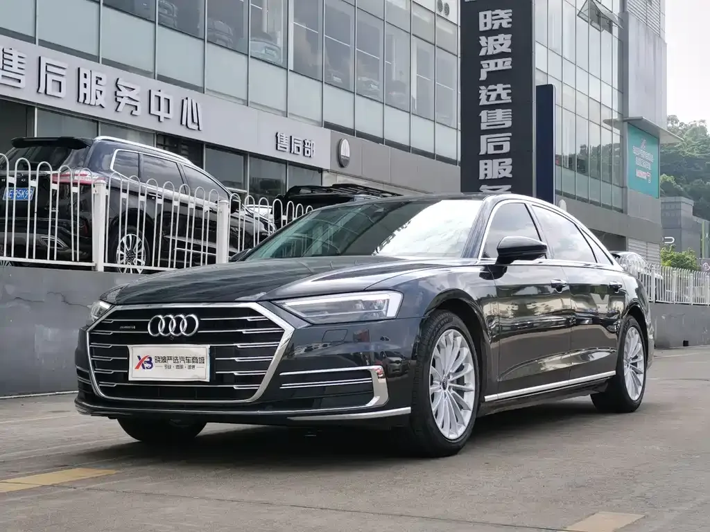 Audi A8 — фото 1