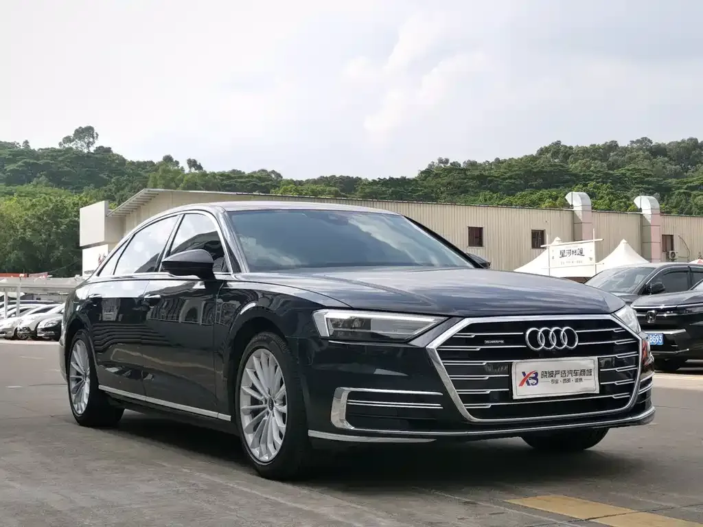 Audi A8 — фото 7