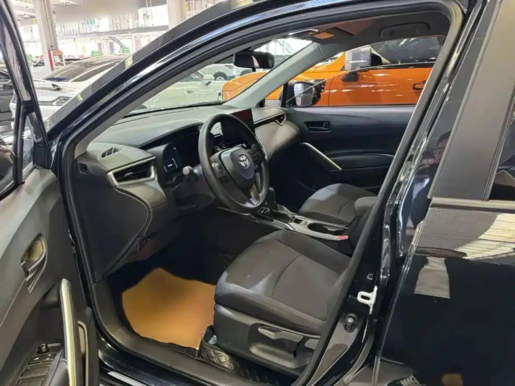 Toyota Corolla Cross — фото 8