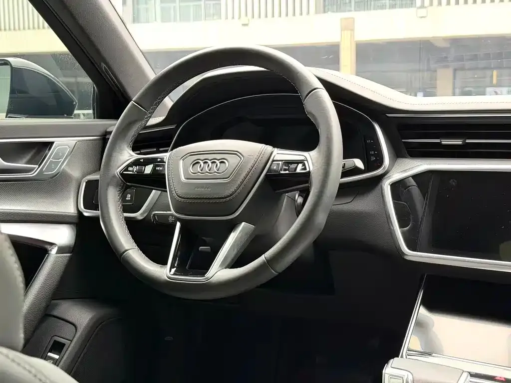 Audi A6L — фото 5