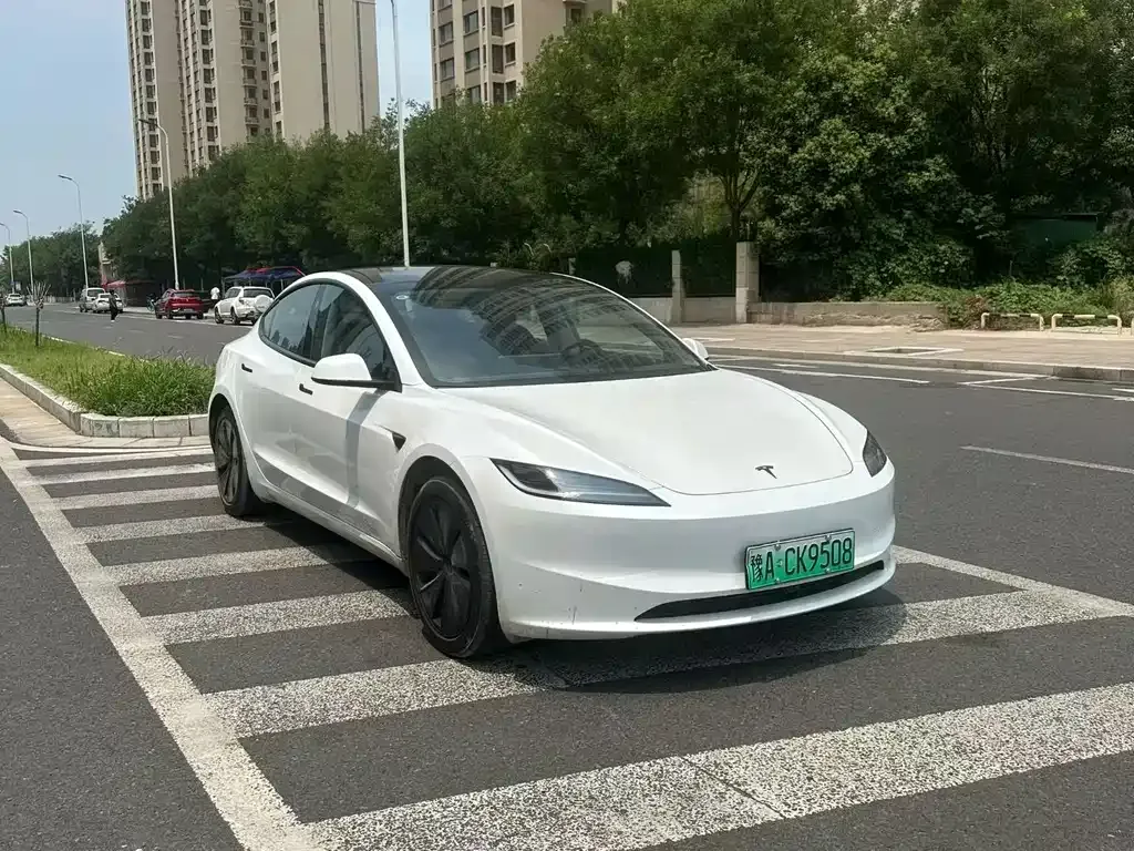 Tesla Model 3 — фото 7