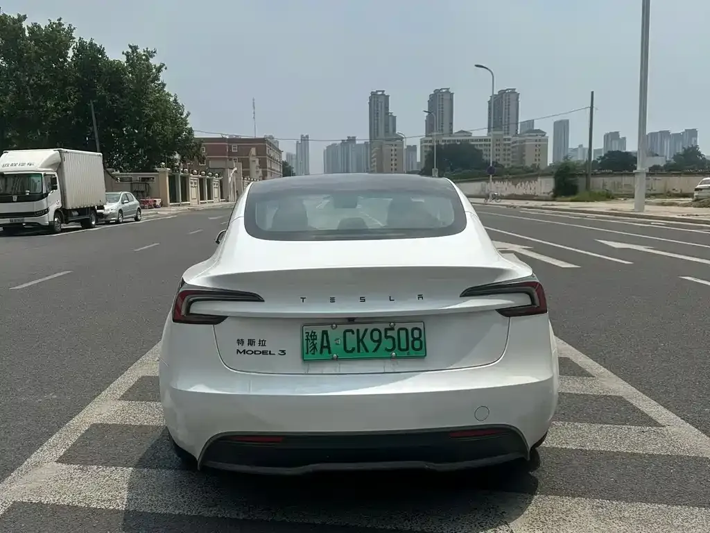 Tesla Model 3 — фото 5