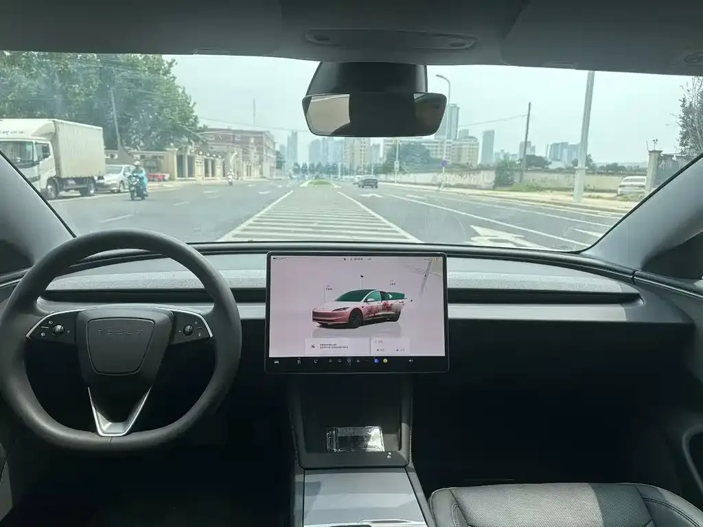 Tesla Model 3 — фото 4