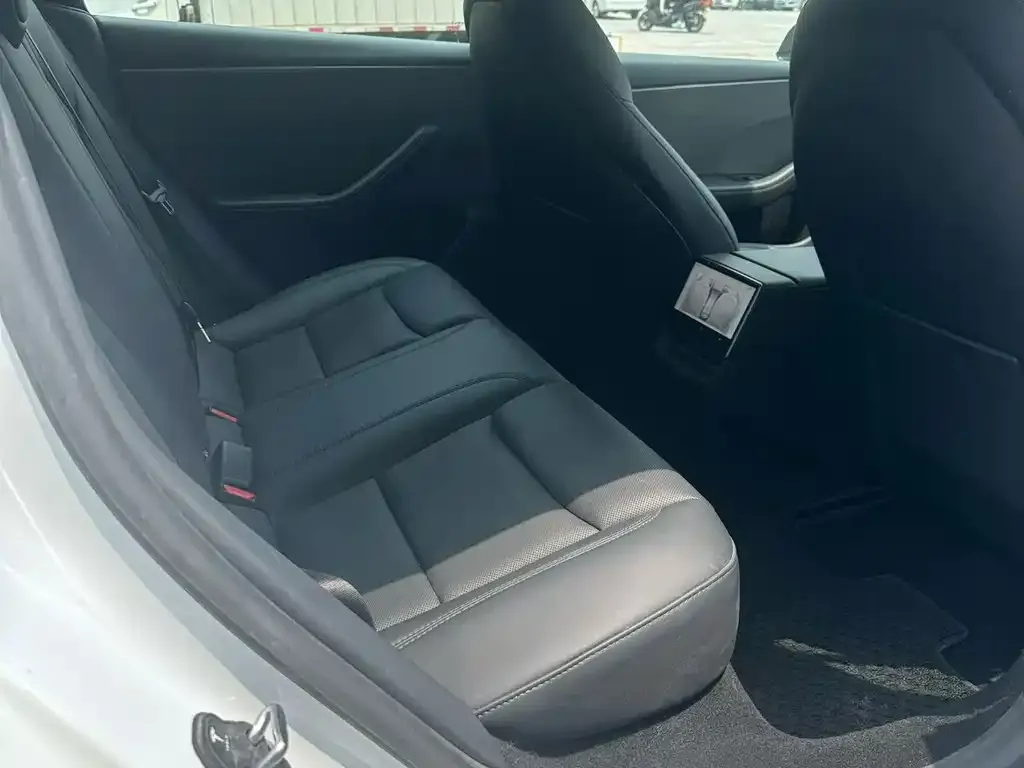 Tesla Model 3 — фото 2