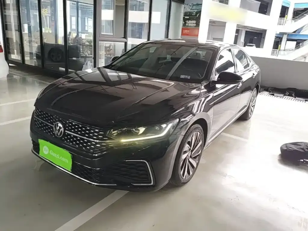 Volkswagen Passat — фото 1