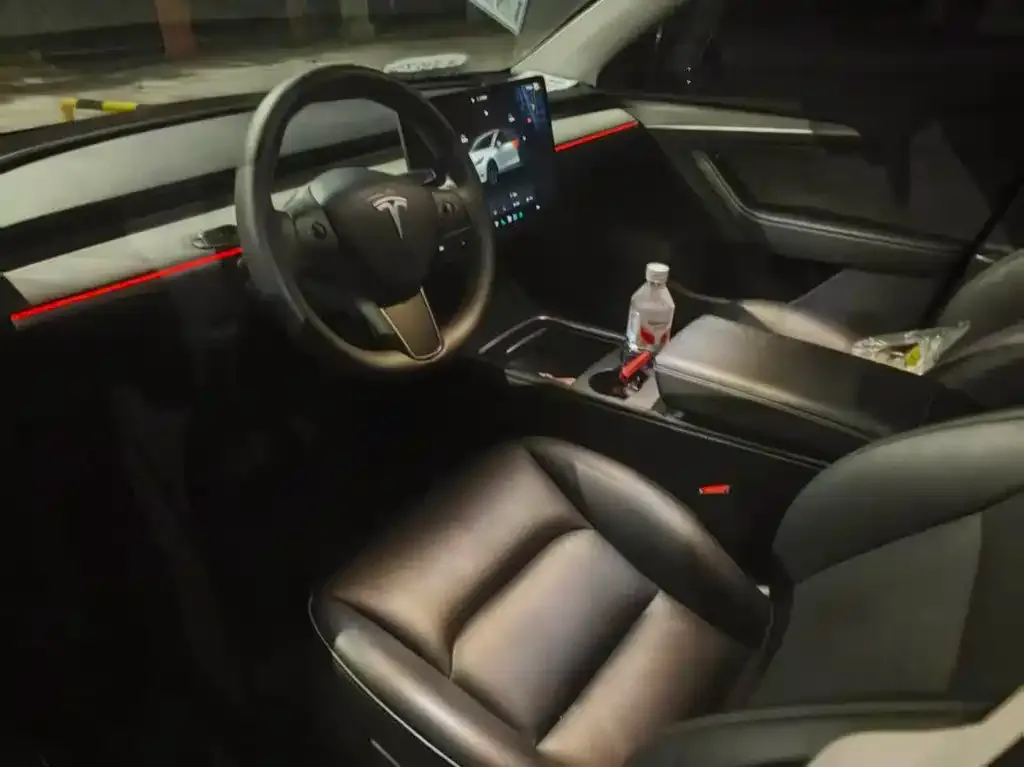 Tesla Model Y — фото 6
