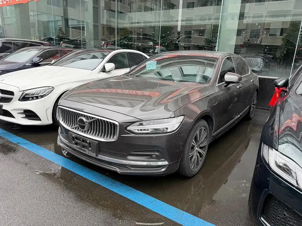 Volvo S90 — фото 1