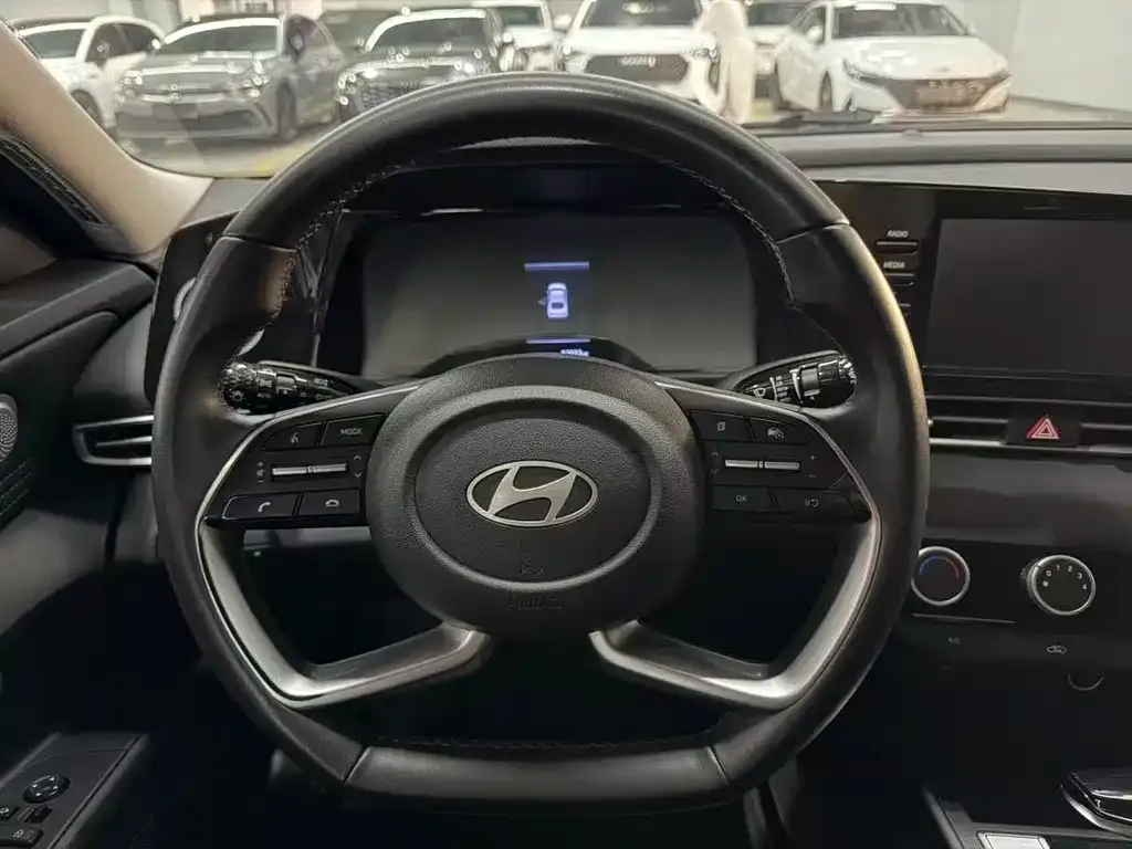 Hyundai Elantra — фото 4