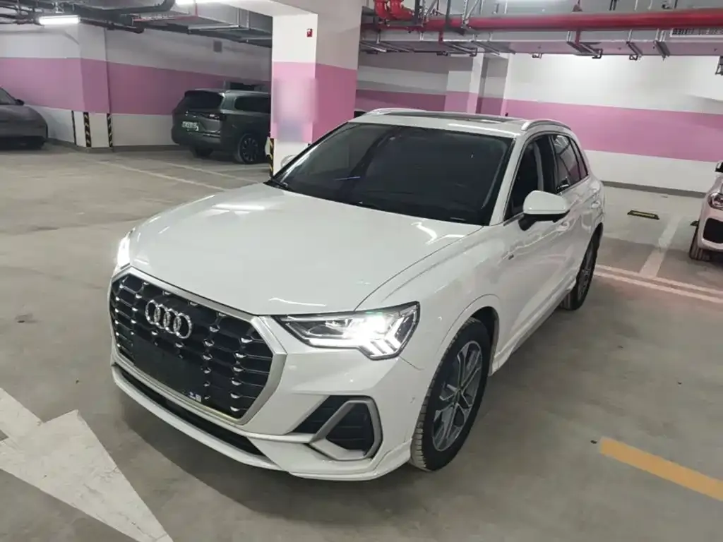 Audi Q3 — фото 1