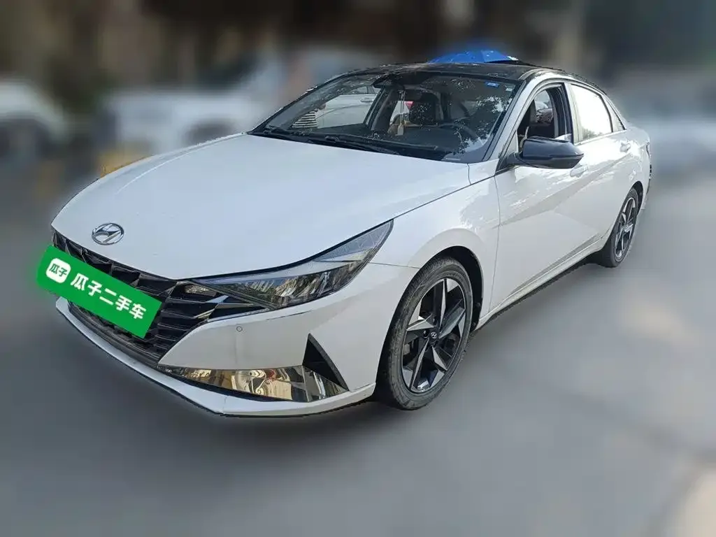 Hyundai Elantra — фото 1