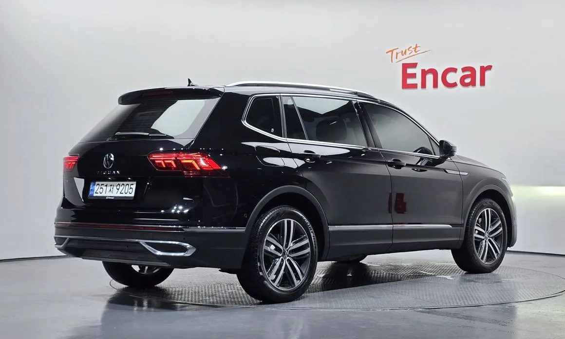 Volkswagen Tiguan — фото 9