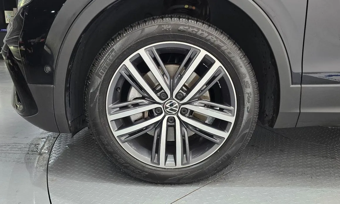 Volkswagen Tiguan — фото 10