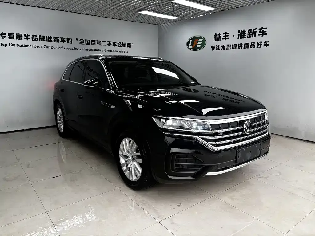 Volkswagen Touareg — фото 10
