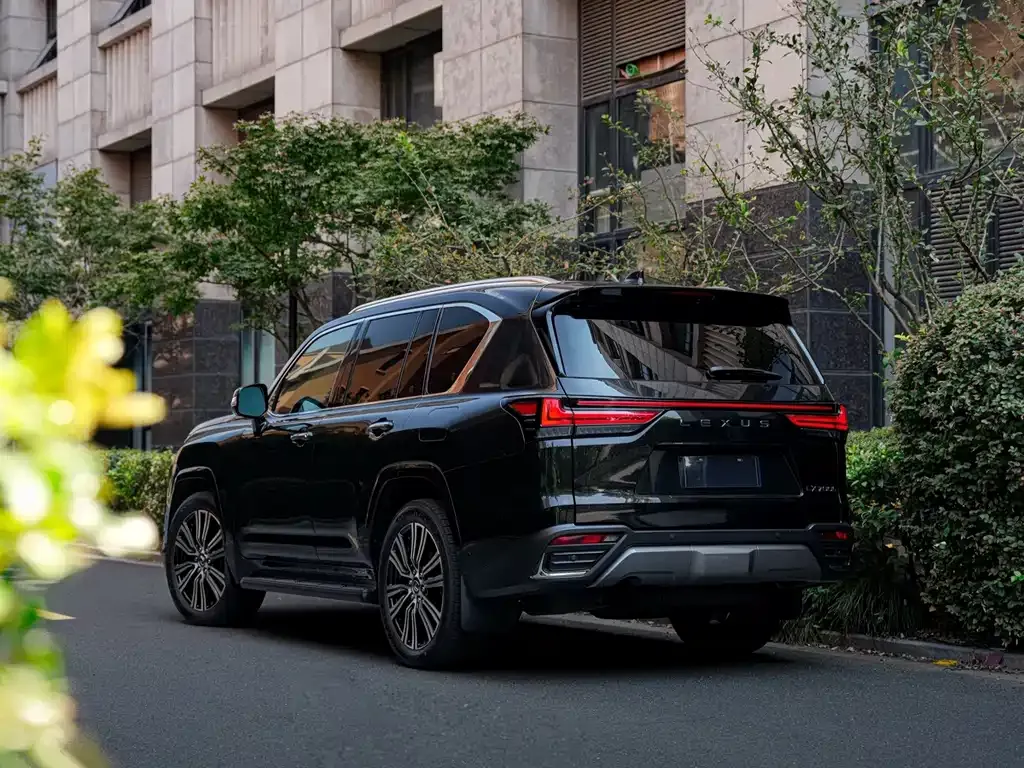 Lexus LX — фото 8